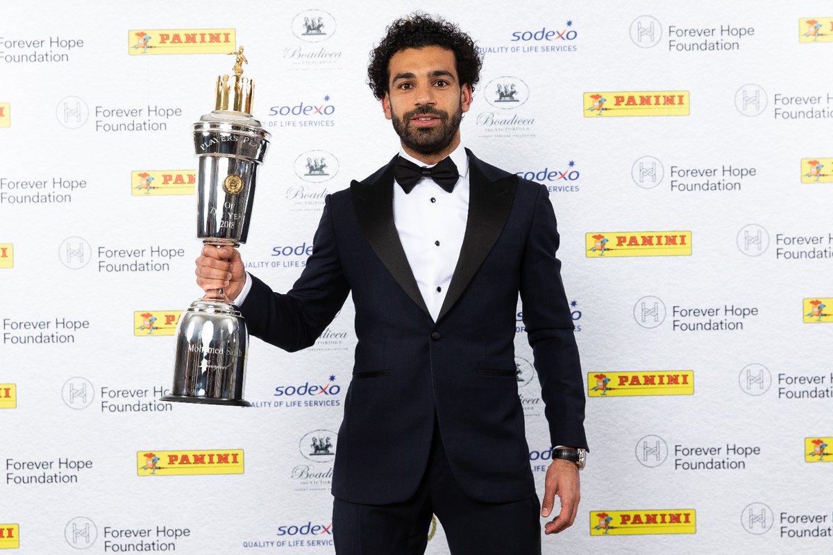 محمد صلاح يحمل جائزة أفضل لاعب فى إنجلترا