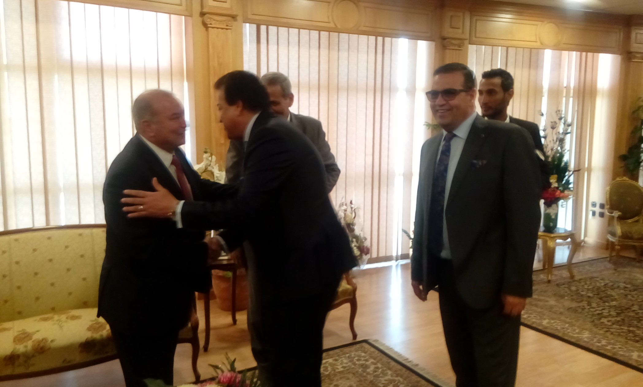 .. وزير التعليم العالي يصل جامعة المنصورة  (11)