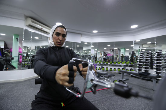  فتاة سعودية خلال التدريب 