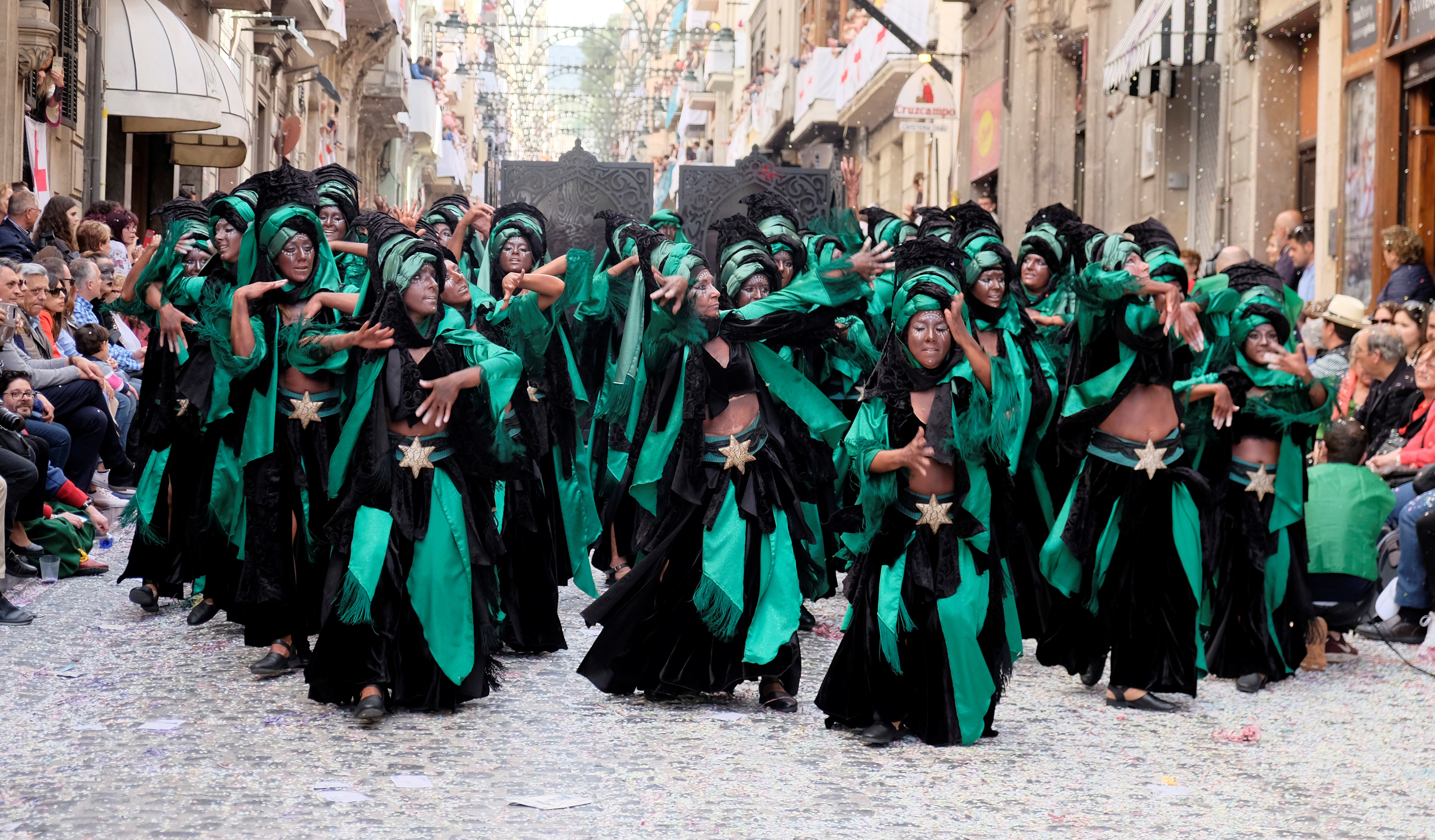 الرقص فى المهرجان