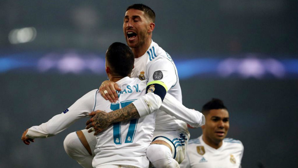 راموس يحتفل مع فاسكيز بأحد أهداف ريال مدريد فى دورى الأبطال