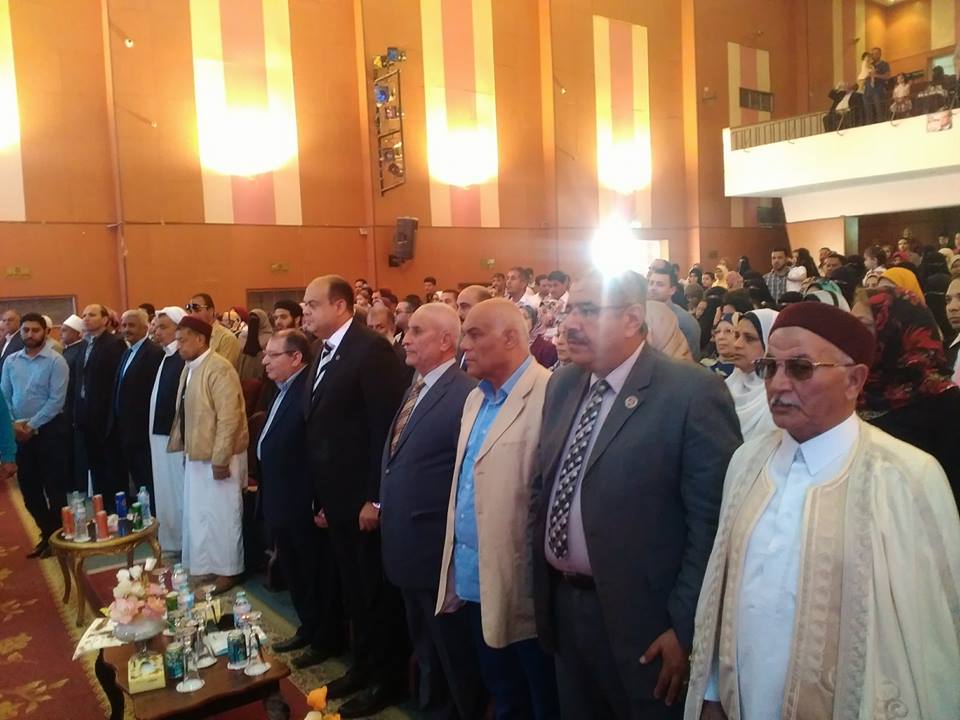 6-             محافظ وقيادات مطروح يقفون تحية للسلام الوطني خلال الحفل