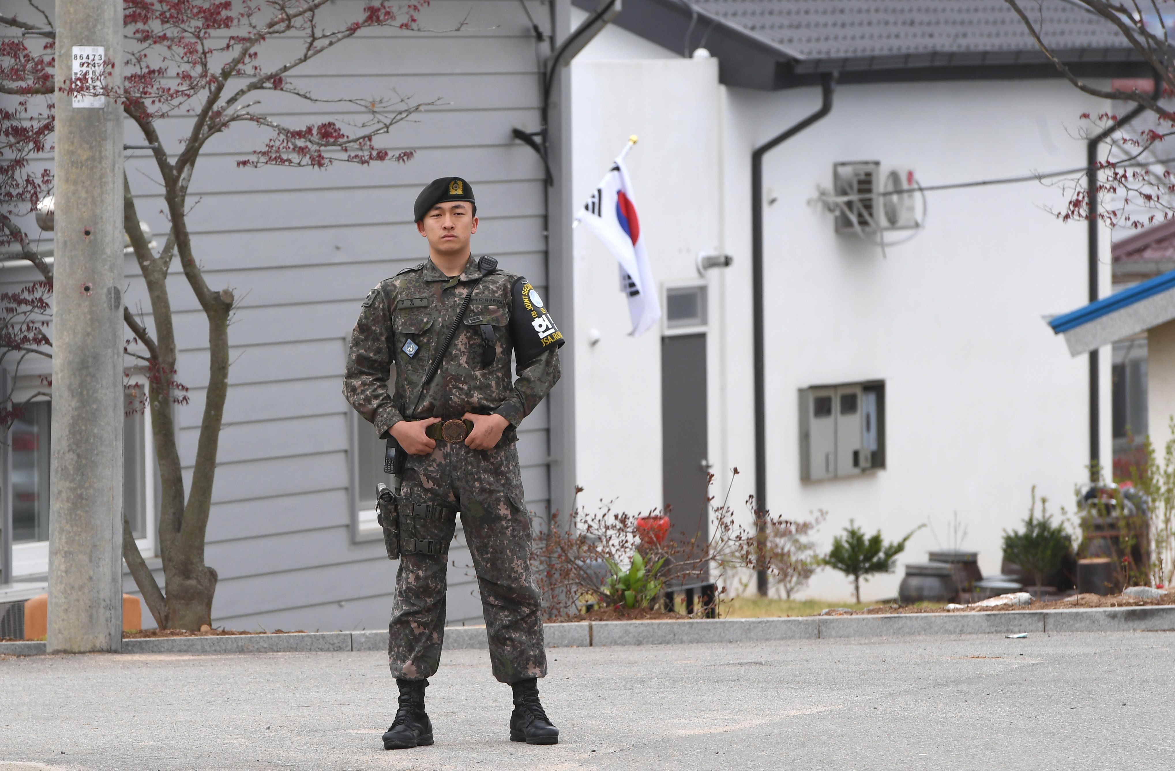  إحدى جنود كوريا الجنوبية 