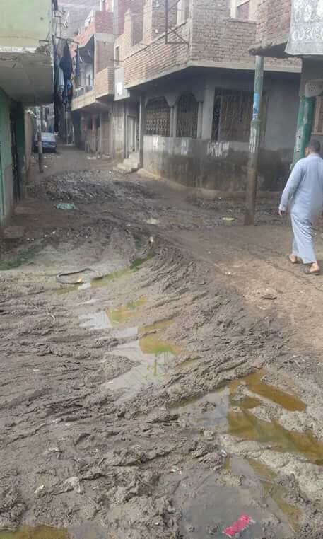 غرق شوارع القرية بالمياه الجوفية