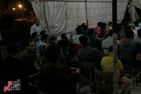 زحام بمقاهى قرية محمد صلاح بالغربية لمتابعة مباراة ليفربول (5)