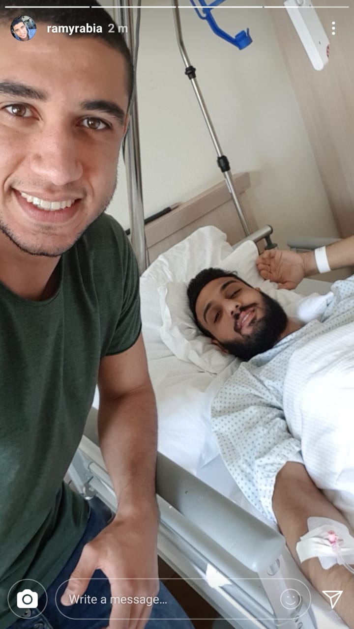 رامى ربيعه مع أحمد الشناوى بالمستشفى