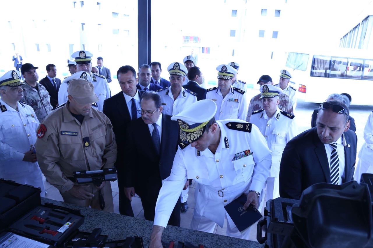زيارة الوزير مجدى عبد الغفار لمعهد القوات الخاصة
