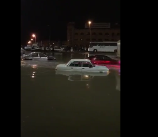 غرق شارع جمال عبد الناصر فى التجمع الخامس بمياه الأمطار