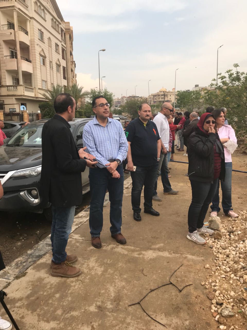 وزير الإسكان يتابع أعمال شفط مياه الأمطار من شوارع القاهرة الجديدة (2)