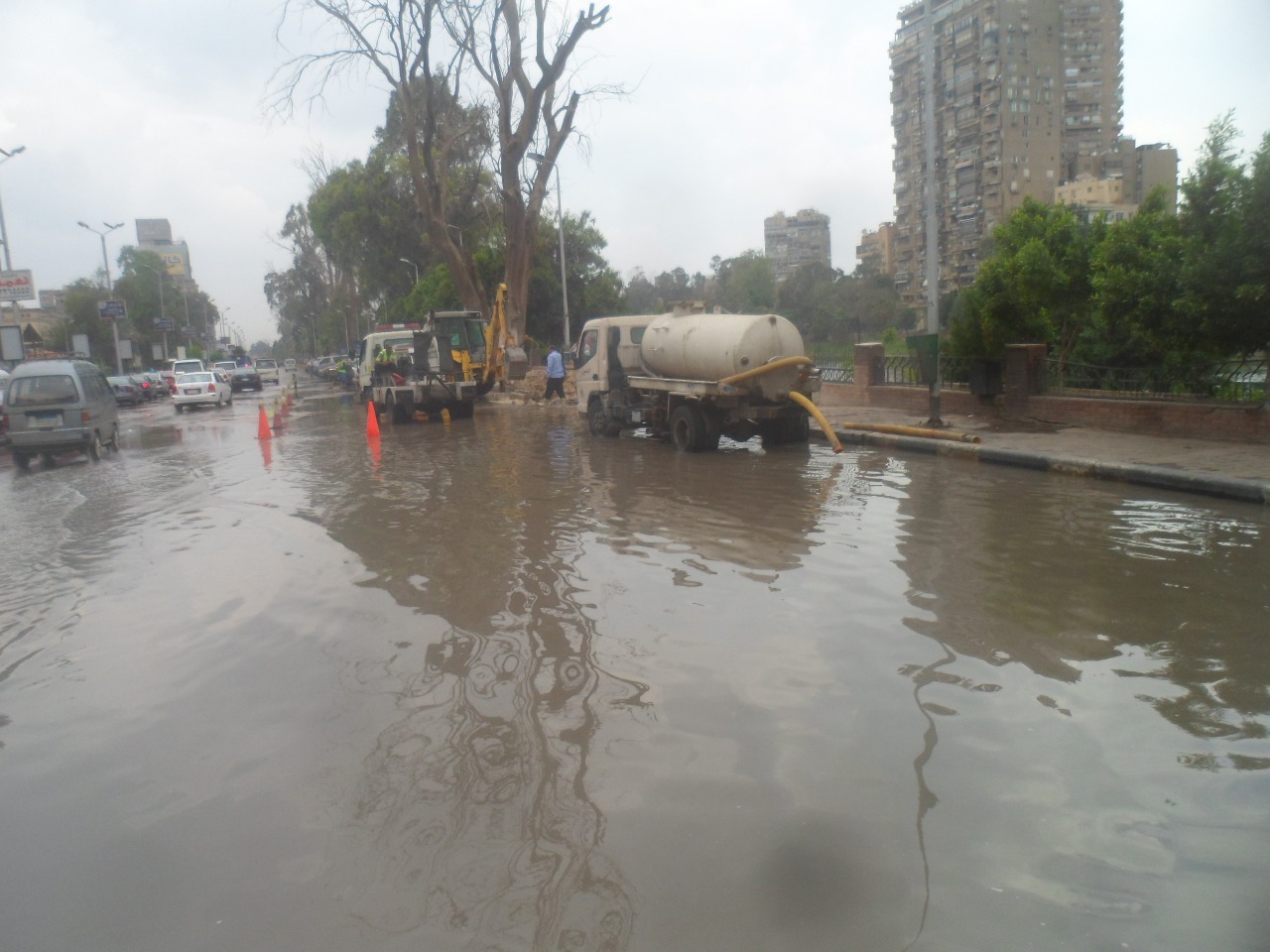 محافظة الجيزة تواصل جهودها لاحتواء أثار مياه الامطار  (3)