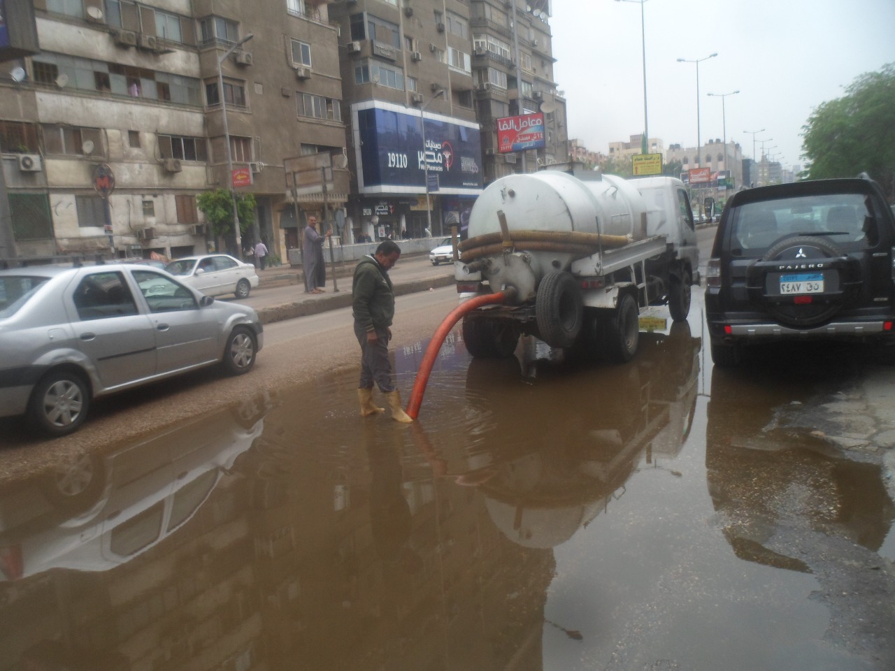 محافظة الجيزة تواصل جهودها لاحتواء أثار مياه الامطار  (4)