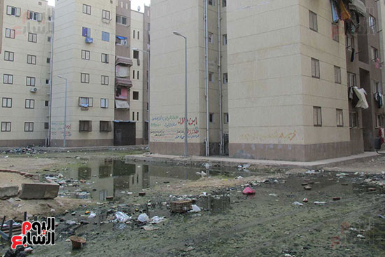 مياه الصرف الصحى تغمر الوحدات السكنية والمسئولين فى غفلة