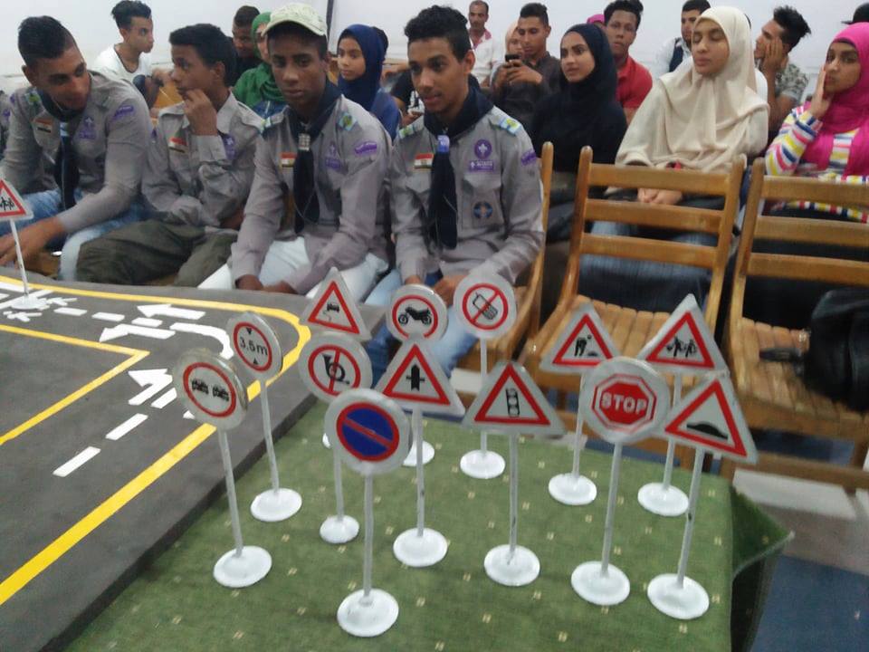 4-              شباب فرق الجوالة خلال التوعية بأداب وقواعد المرور