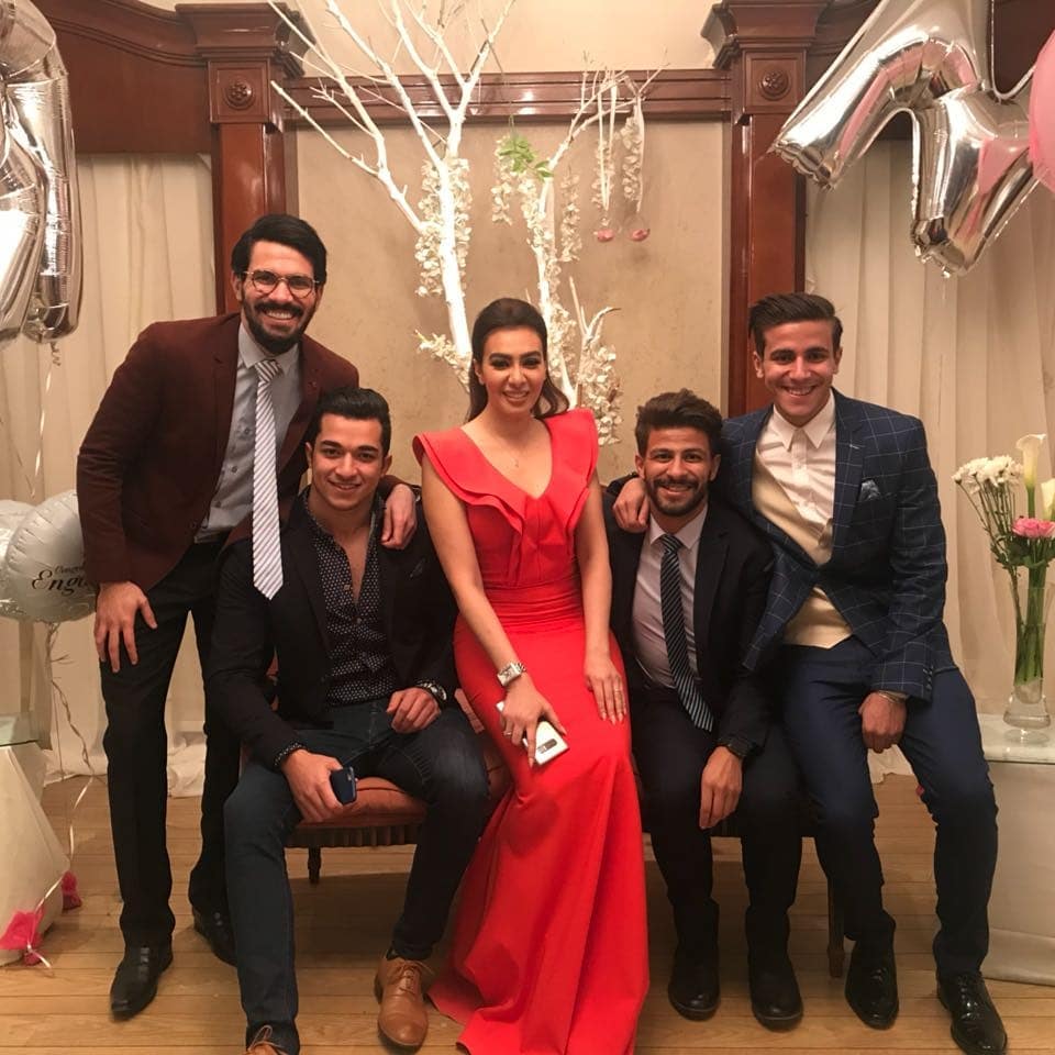 ميرهان حسين مع جانب من الحضور ميرهان حسين مع جانب من الحضور