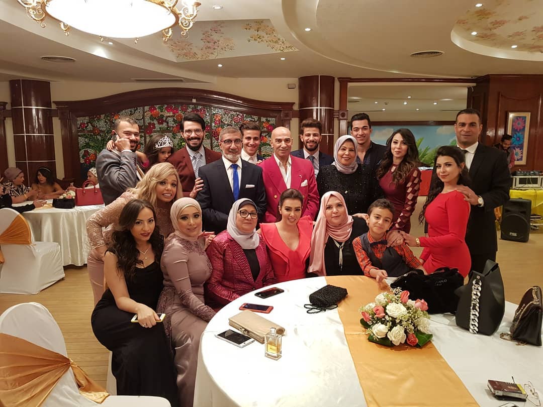 ميرهان حسين وسط الاهل و الاصدقاء ميرهان حسين وسط الاهل و الاصدقاء