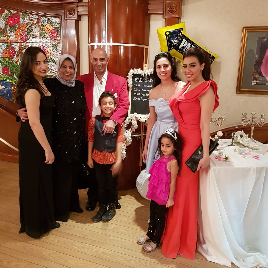 ميرهان حسين مع اختها ميرهان حسين مع اختها