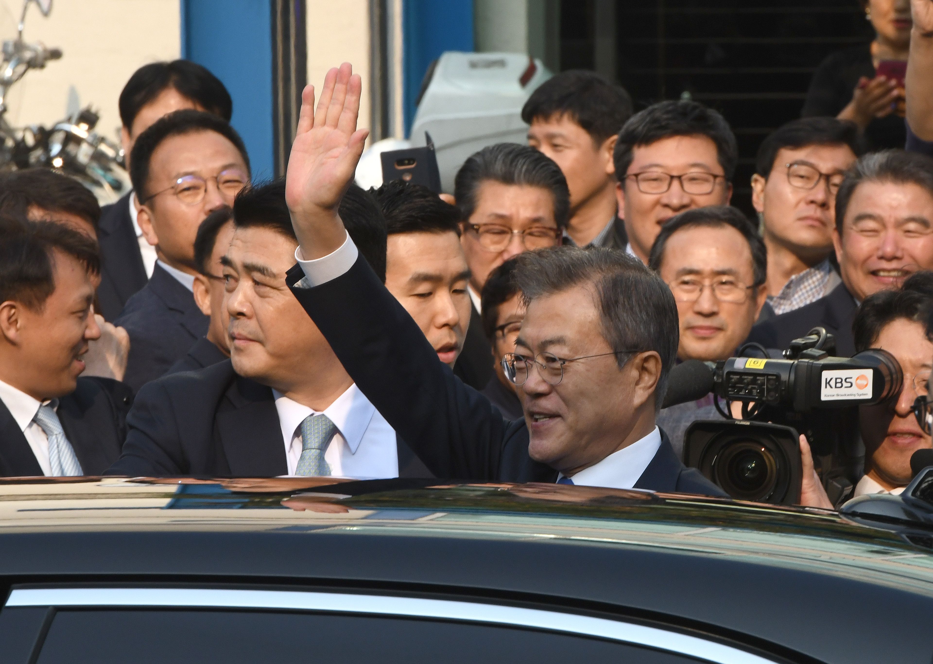 رئيس كوريا الجنوبية يغادر مقر الرئاسة