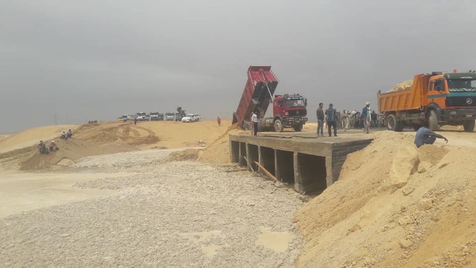 مجلس مدينة نخل ينجح فى السيطرة على السيول فى وسط سيناء (3)