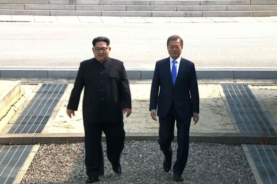 الزعيمان الكورييان فى طريقهما إلى بيت السلام