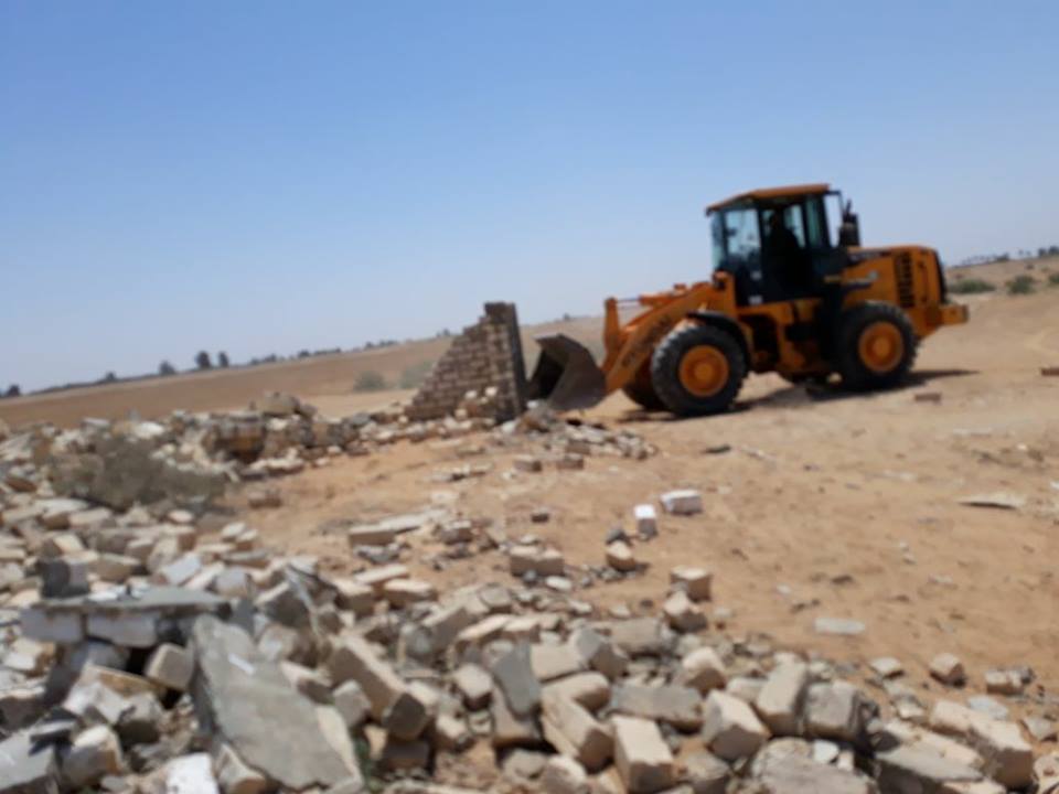 إزالة التعديات على أرض وزارة الآثار بالاسكندرية (6)