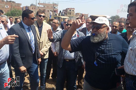 وزير البيئة خلال زيارته لمقلب أبو خريطة بالمنوفية (16)