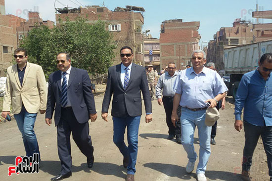 وزير البيئة خلال زيارته لمقلب أبو خريطة بالمنوفية (13)