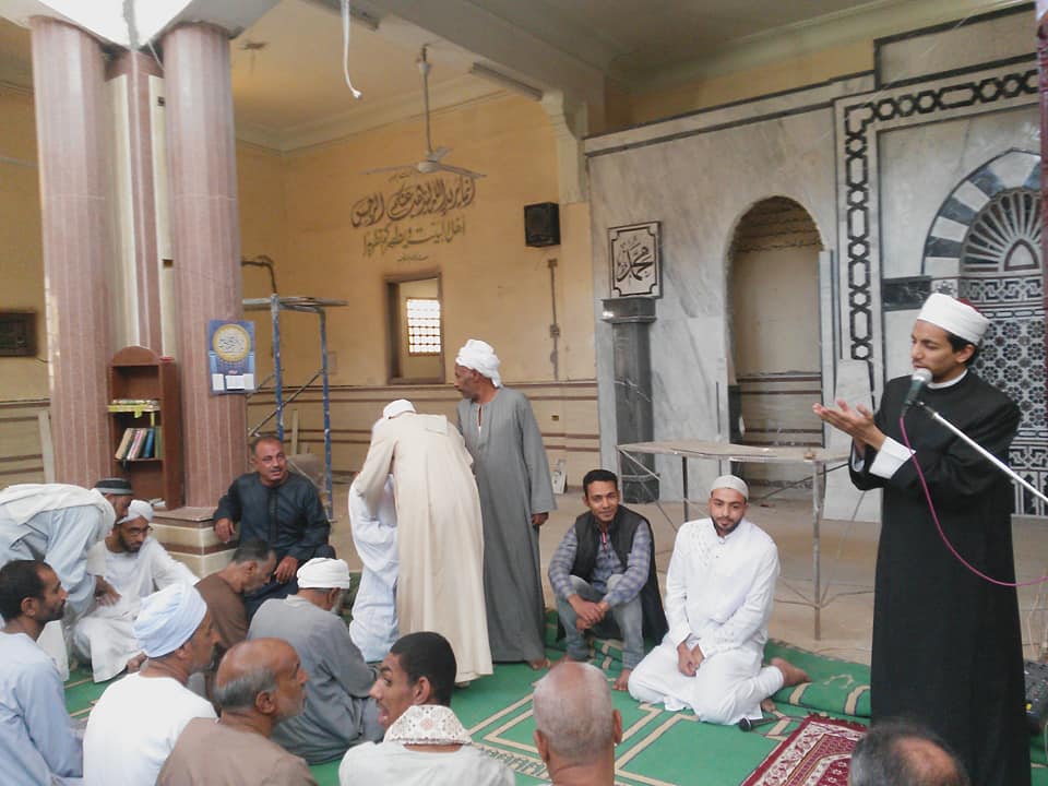 شاب يشهر إسلامه في ساحة دينية بالأقصر (3)