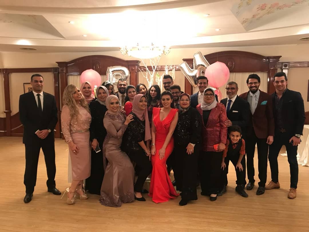 صورة جماعية لحفل الخطوبة صورة جماعية لحفل الخطوبة