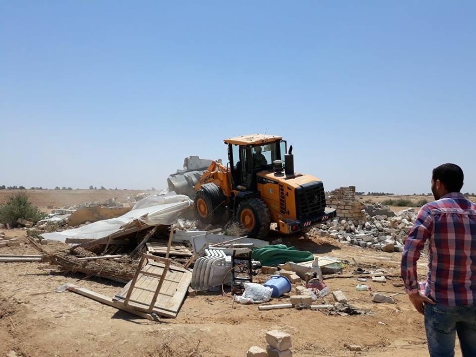 إزالة التعديات على أرض وزارة الآثار بالاسكندرية (2)