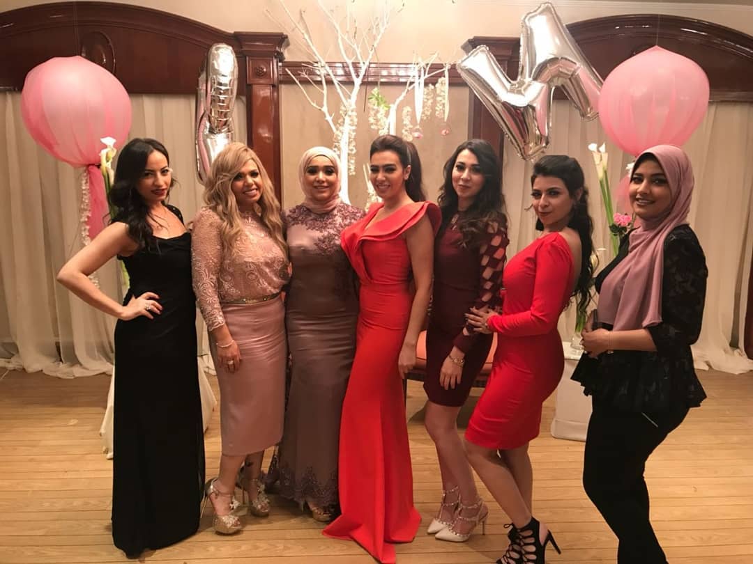 ميريهان وسط الاصدقاء ميريهان وسط الاصدقاء