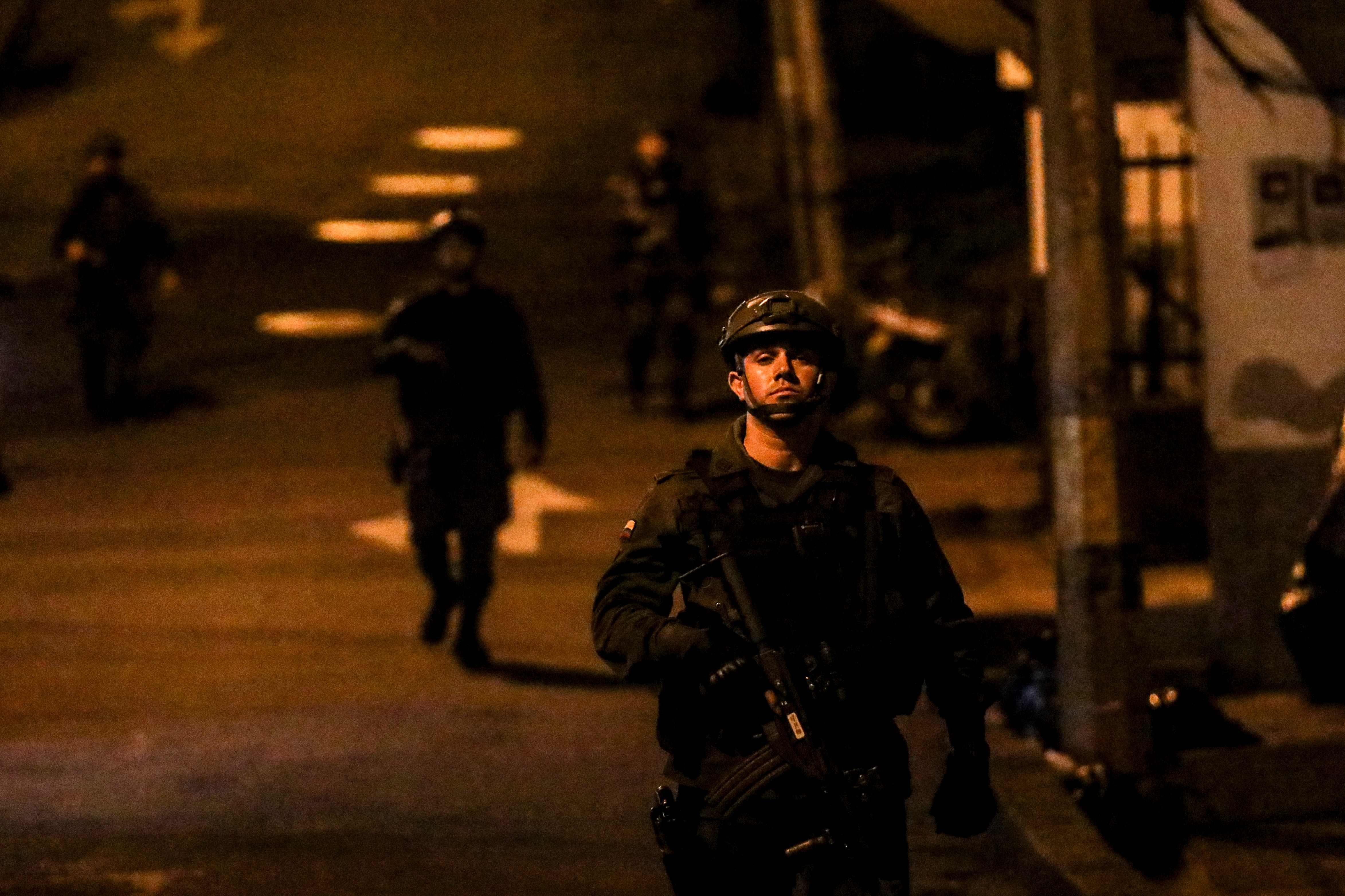 الشرطة الكولومبية تشارك الجيش فى ضبط الأمن