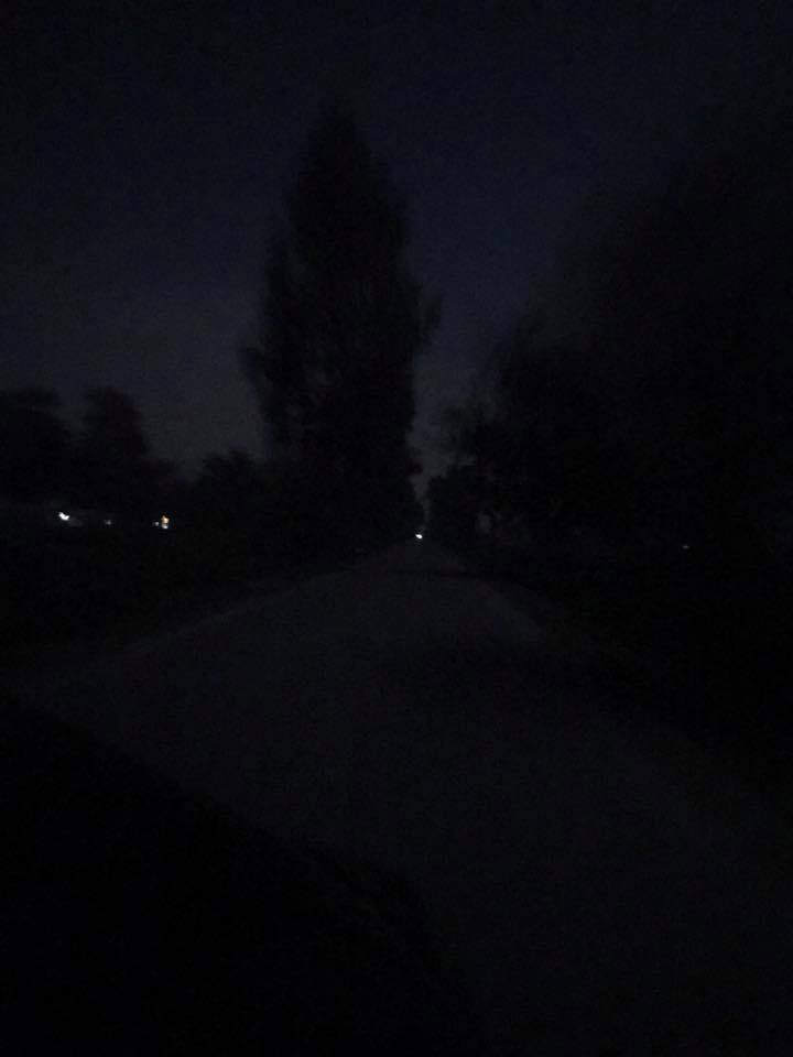 الطرق تغرق في الظلام