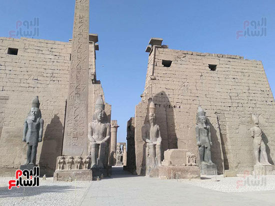  كيف أعادت آثار الأقصر واجهة معبد الأقصر بترميم تمثالين للملك رمسيس الثانى