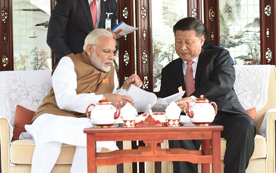 مباحثات بين رئيس الصين ورئيس وزراء الهند