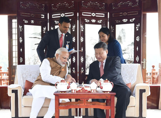 لقاء رئيس الصين ورئيس وزراء الهند فى بكين
