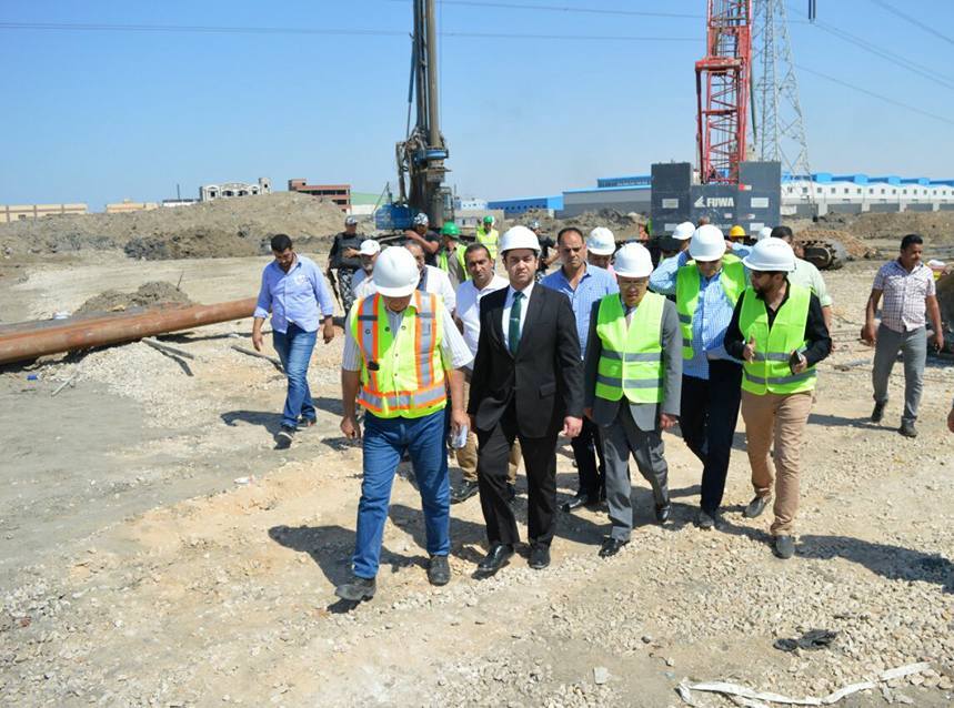 محافظ بورسعيد يتفقد إنشاء محطة معالجة الصرف الصناعى (4)