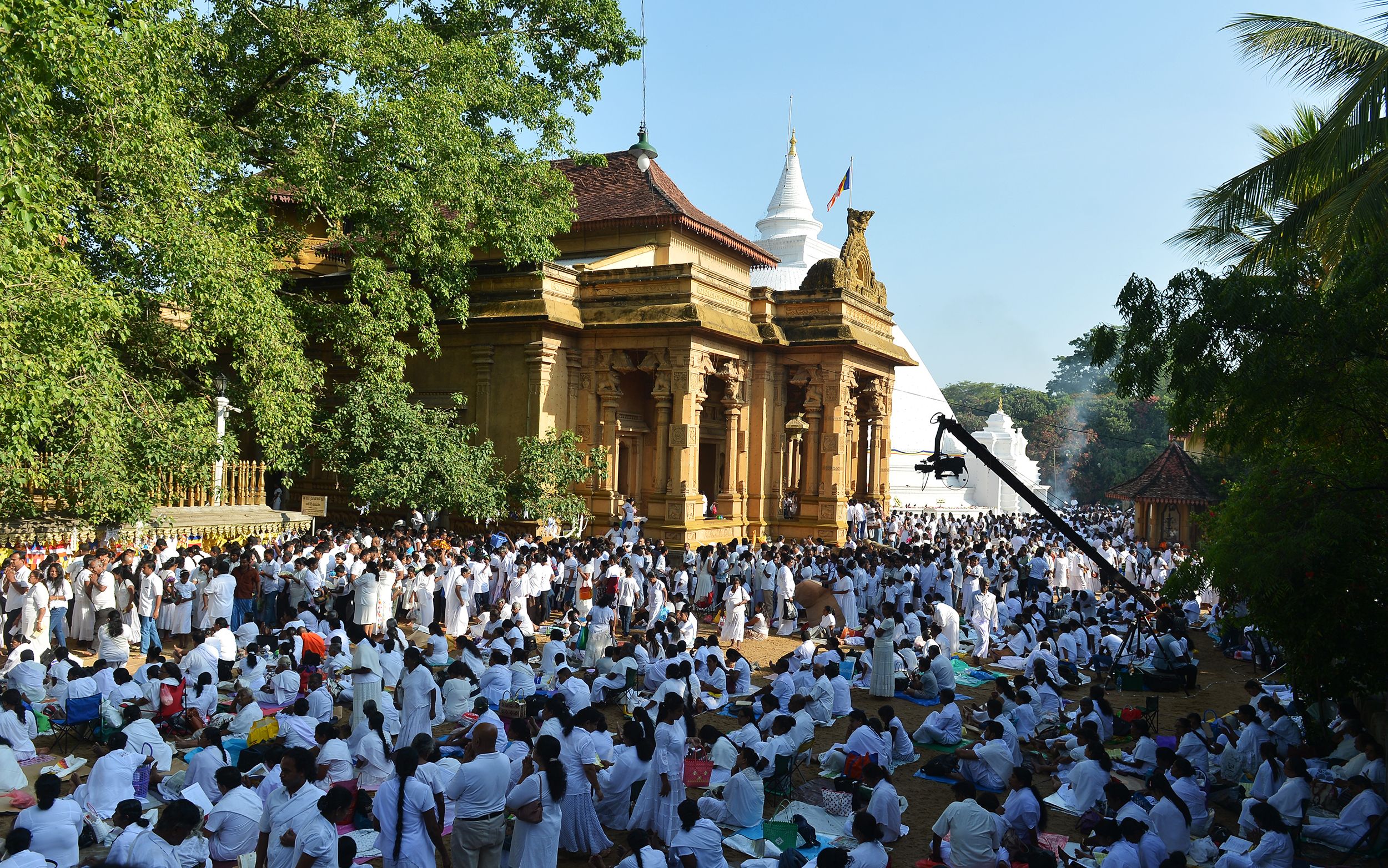 آلاف المواطنين بسريلانكا يحتفلون بذكرى ميلاد بوذا
