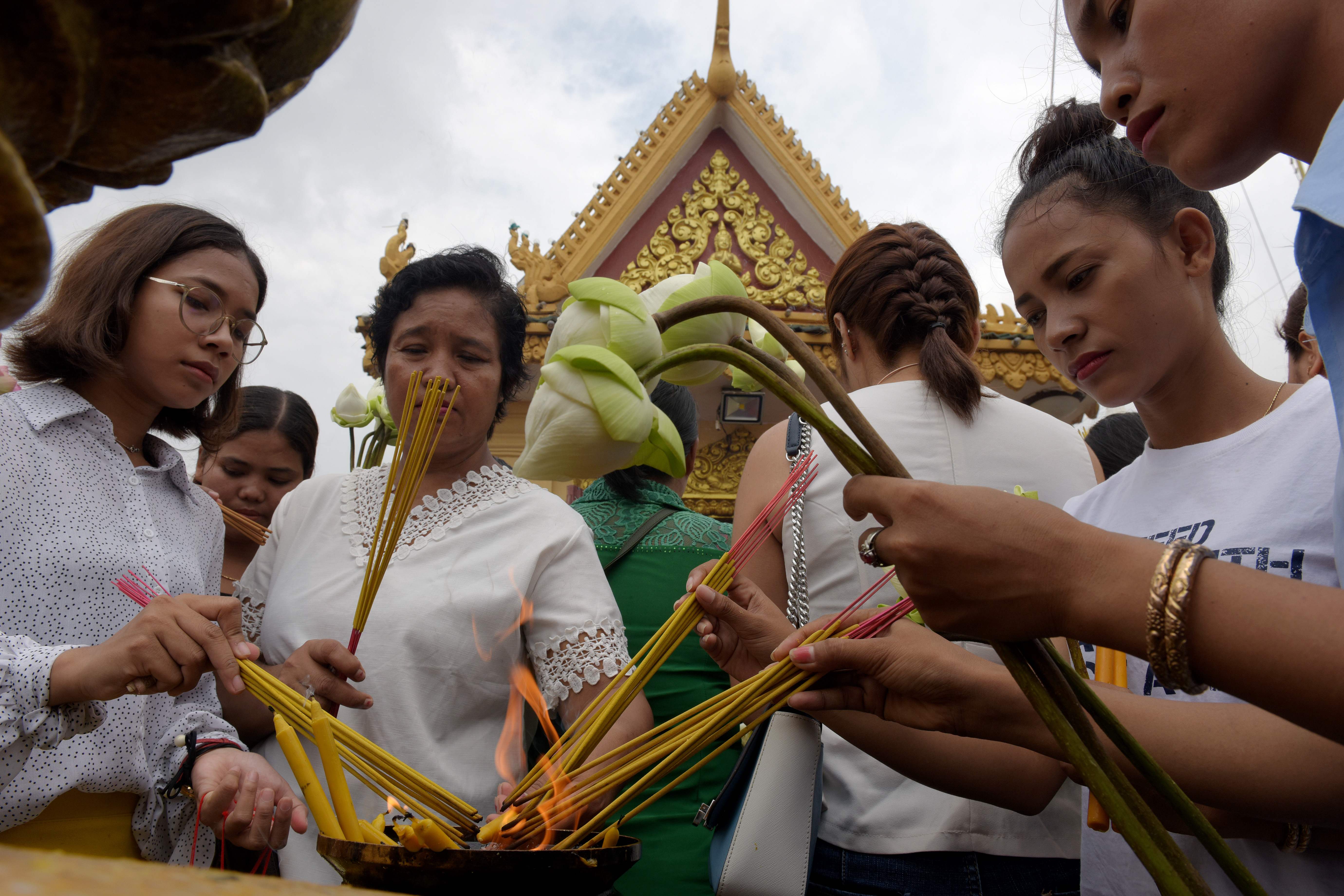 جانب من احتفالات البوذيون فى كمبوديا 