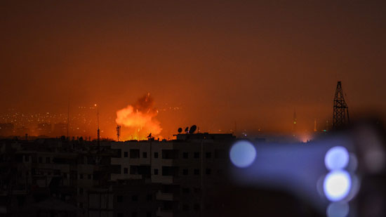 أدخنة كثيفة فى دمشق إثر استهداف مواقع "داعش" فى سوريا