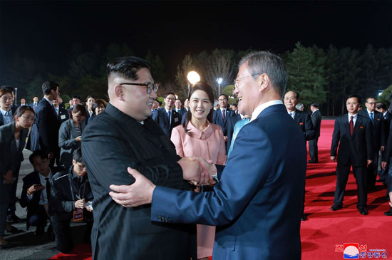 استقبال حار لزعيم كوريا الشمالية فى الشطر الجنوبى