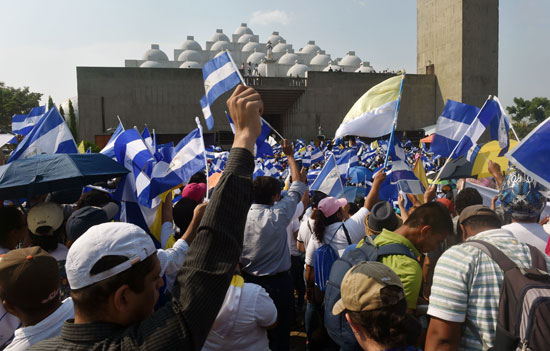 آلاف المواطنين فى نيكاراجوا يتجمعون أمام كاتدرائية