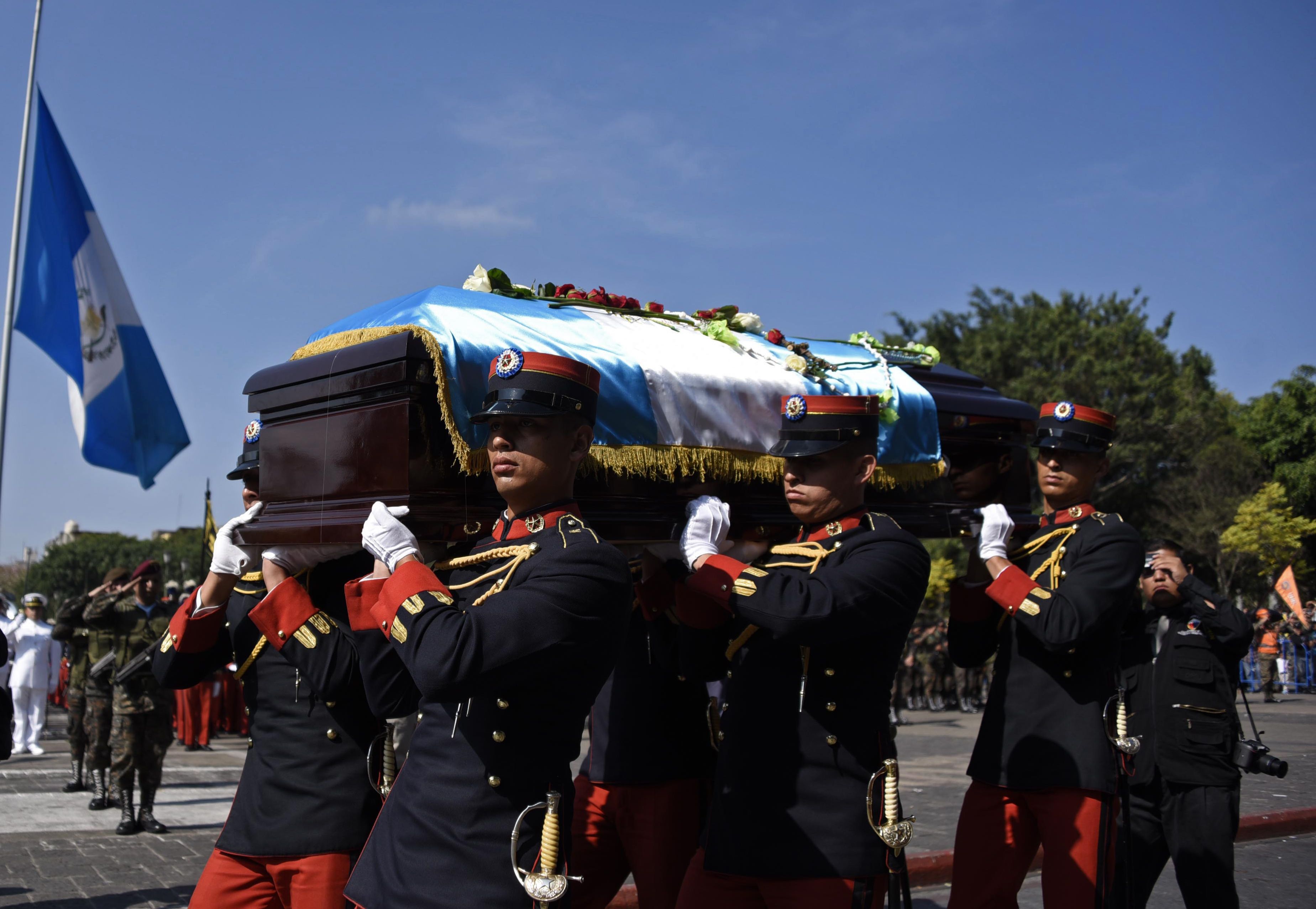 حمل جثمان رئيس جواتيمالا السابق