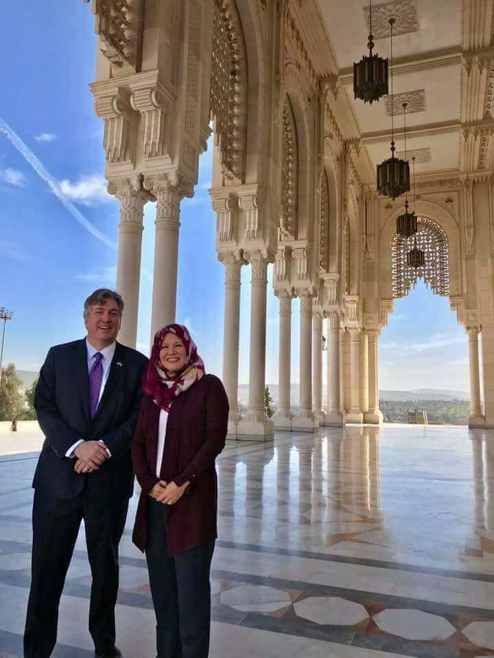 زوجة السفير الأمريكى بالجزائر ترتدى الحجاب