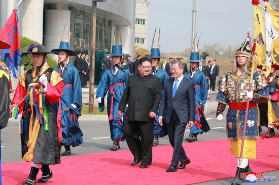 استقبال رسمى لزعيم كوريا الشمالية فى الشطر الجنوبى