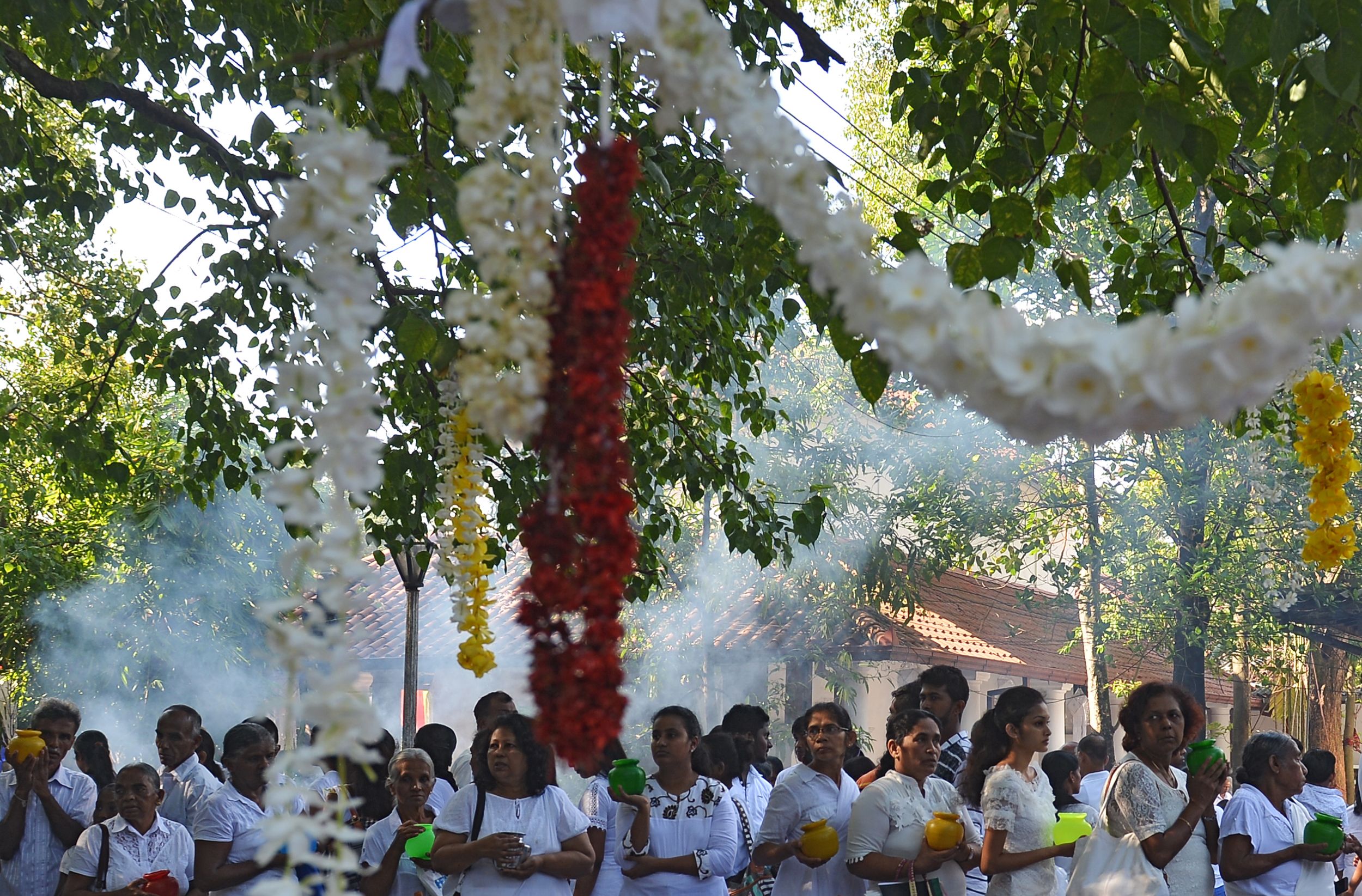 طقوس خاصة للاحتفال بذكرى ميلاد بوذا فى سريلانكا