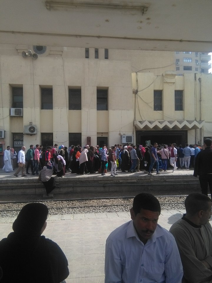 الزحام بمحطة قطارات المنيا
