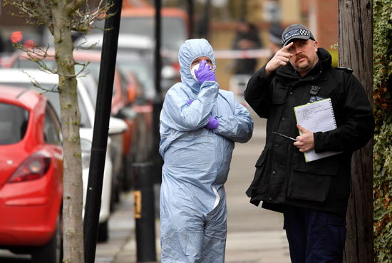 تحقيقات فى موقع قتل فتاة بالعاصمة لندن