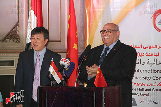 صور توقيع اتفاقية بين جامعتى عين شمس و فودان الصينية فى مجال الأورام (19)
