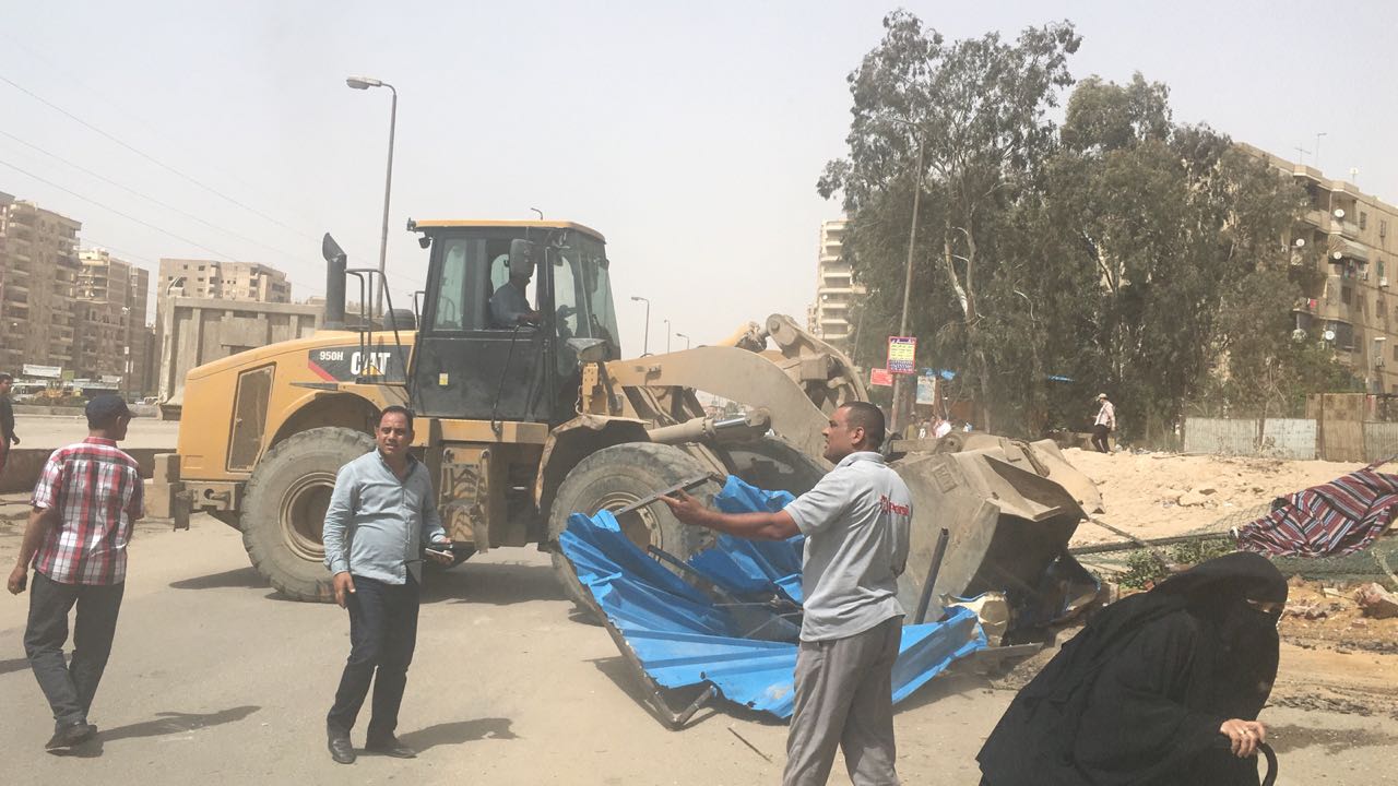 إزالة الكافيهات المخالفة بالحى العاشر بمدينة نصر (1)