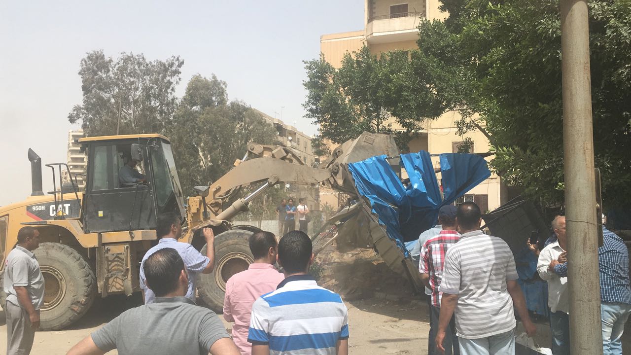 إزالة الكافيهات المخالفة بالحى العاشر بمدينة نصر (5)